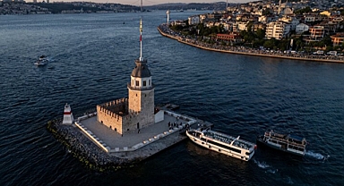 İstanbul Boğazı'nın incisi: Kız Kulesi havadan böyle görüntülendi
