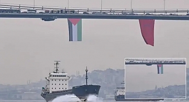 İstanbul'daki köprülere Filistin bayrakları asıldı