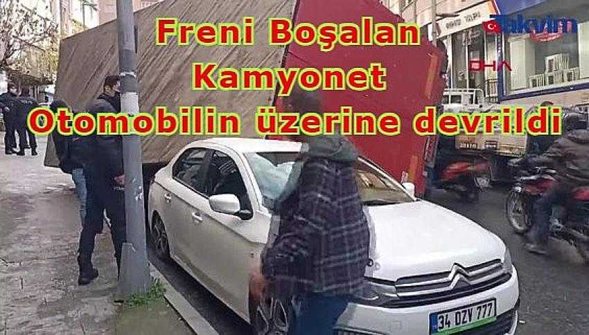 Kamyonet park halindeki otomobilin üzerine devrildi | Eyüpsultan Haber