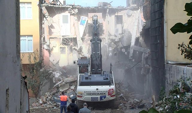 Kadıköy'de patlamanın olduğu bina yıkıldı