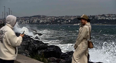 İstanbul'da şiddetli lodos kendini gösterdi