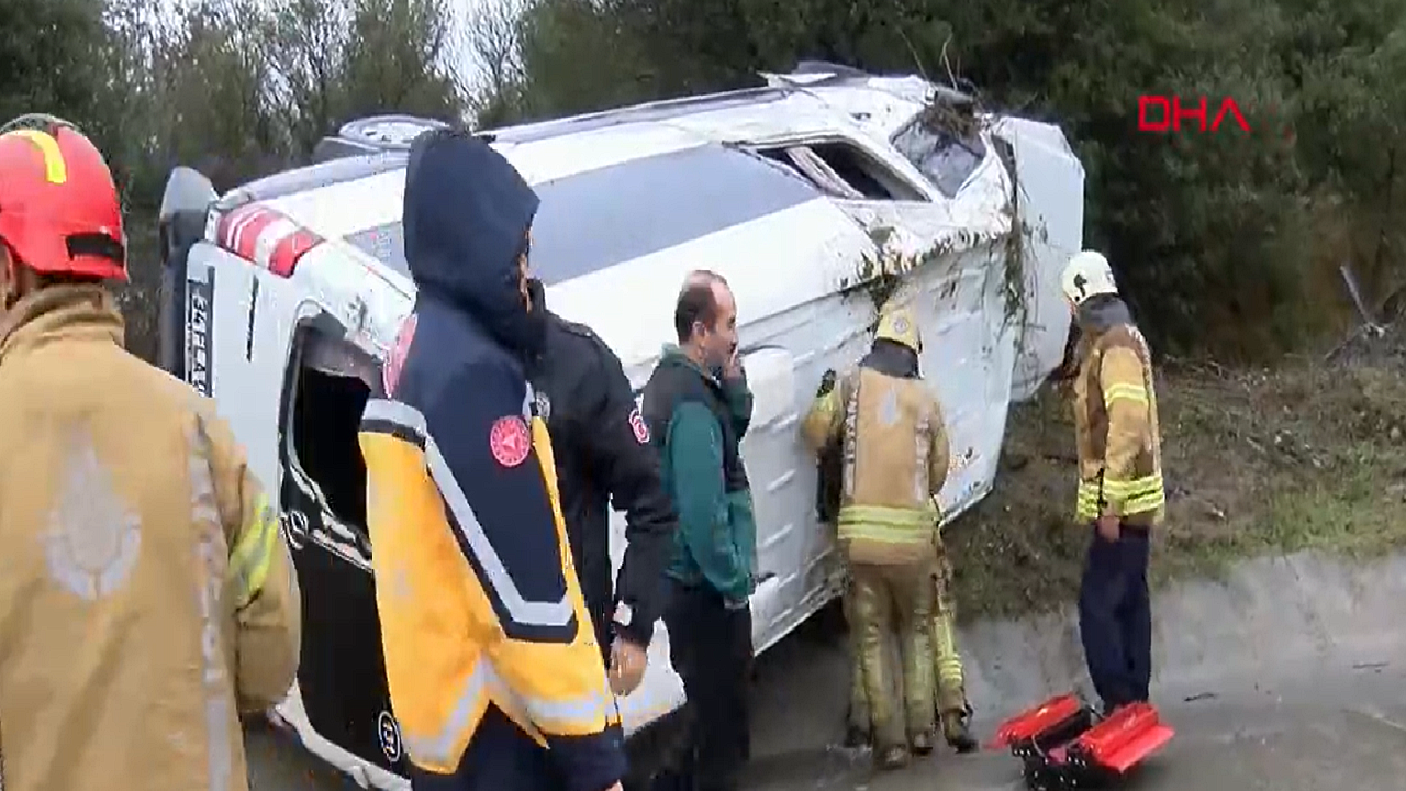Eyüpsultan'da minibüs devrildi. Yaralılar var