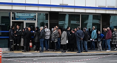 İstanbul'daki SGK binalarında EYT yoğunluğu yaşanıyor