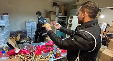 Eyüpsultan'da cinsel içerikli ürün imal eden atölyeye baskın