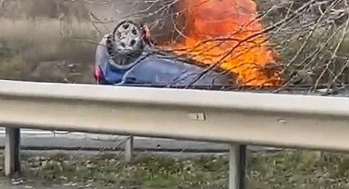 Eyüpsultan'da yanan otomobilden canını son anda kurtardı