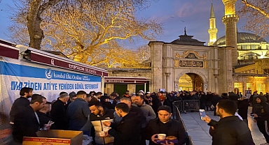 İSTANBUL ÜLKÜ OCAKLARI’NDAN EYÜP SULTAN CAMİİ ÖNÜNDE 1500 KİŞİYE SICAK ÇORBA