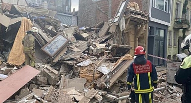 İstanbul’da 3 katlı bina çöktü