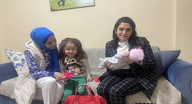 AK Parti Eyüpsultan Kadın Kolları’ndan ‘hoş geldin bebek’ ziyareti