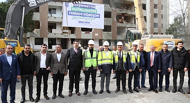 Yerinde dönüşüm için Öğretmenler Sitesi'nde 7 blok yıkıldı