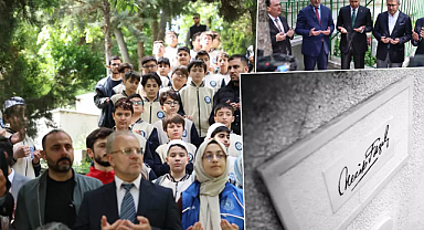 Asımın Nesli İmam Hatip Öğrencileri Üstad Necip Fazıl'ı kabri başında andı