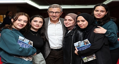 Eyüpsultan Belediyesi’nden lise son sınıflara eğitim desteği