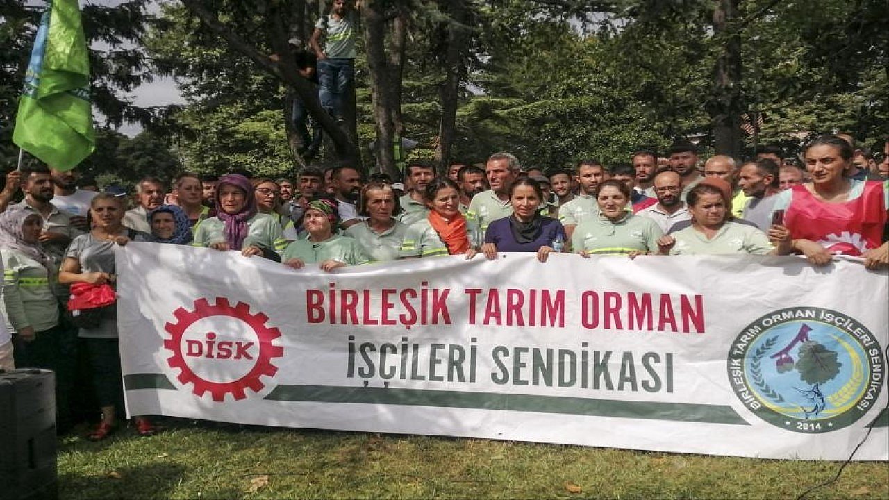 Ağaç A.Ş. işçileri İBB önünde eylem yaptı