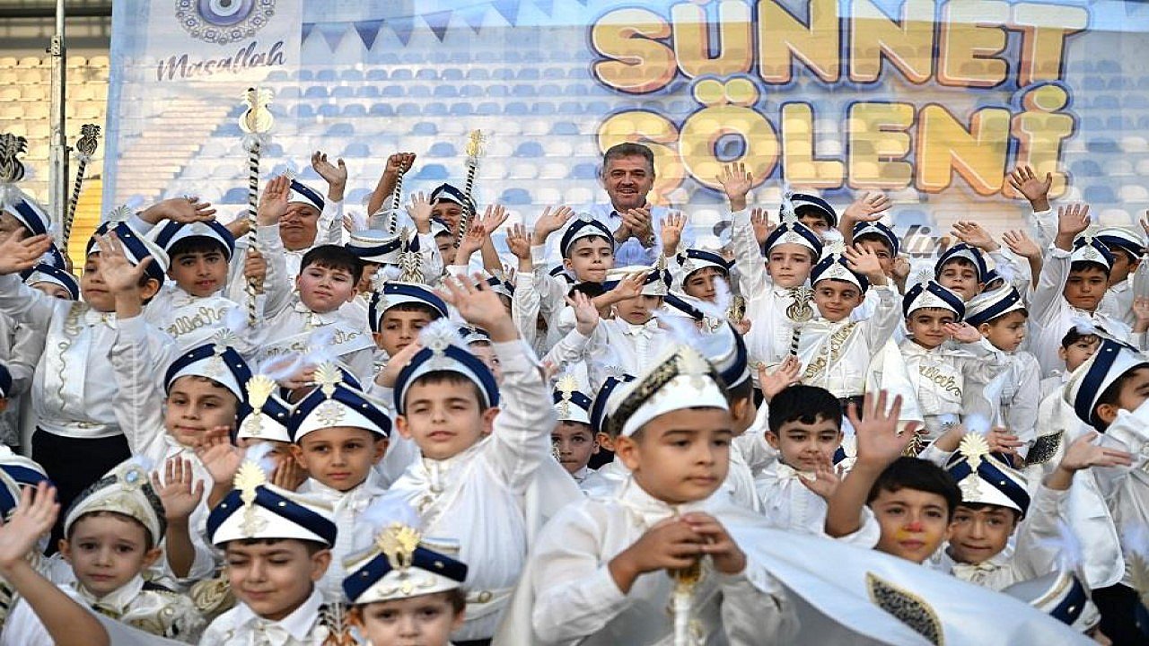Gaziosmanpaşa Belediyesi Geleneksel Sünnet Şöleni'nde 1500 Çocuğu Sünnet Ettirdi