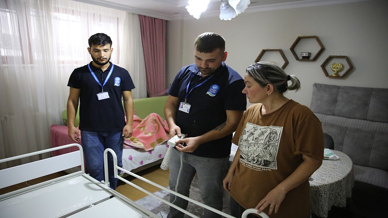 Eyüpsultan’da yatalak ve bakıma muhtaç hastalar unutulmadı