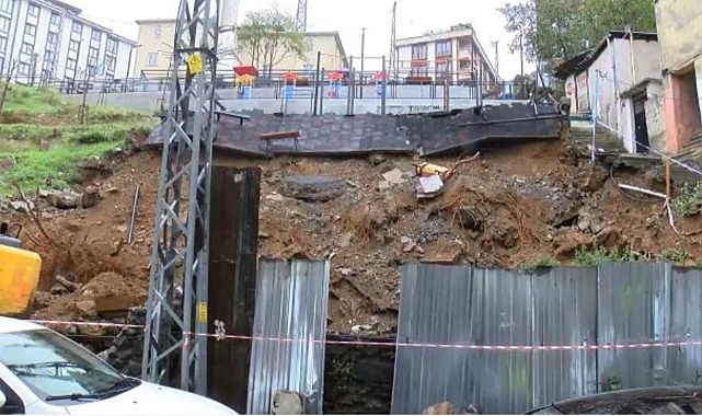 Eyüpsultan'da çocuk parkında toprak kaydı