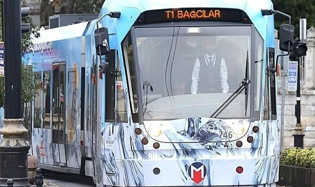 Tramvay raydan çıktı, seferler durdu