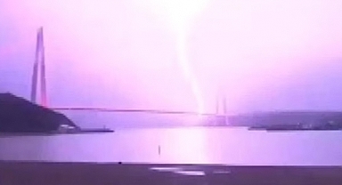 Yavuz Sultan Selim Köprüsü'ne yıldırım düştü