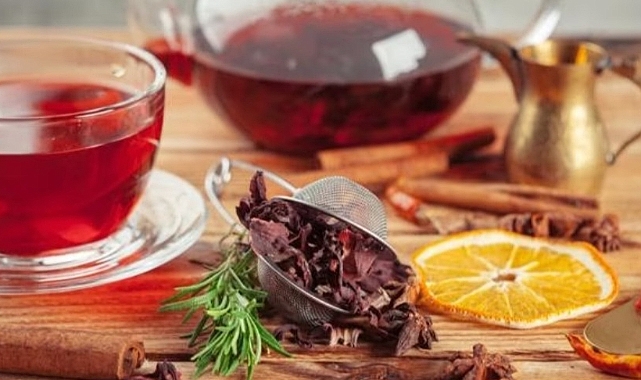 Kuru öksürüğü bitiriyor.1 fincanı antibiyotikten 10 kat etkili