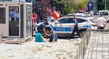 İstanbul'da otomobil yayaların arasına daldı: 3'ü ağır 5 yaralı var