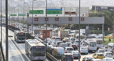 Ankara yönünde trafik durdu! Yol bakımı Haliç'i kilitledi!