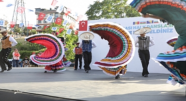 Eyüpsultan Uluslararası Halk Dansları Festivali yoğun ilgi gördü