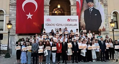 İstanbul Valisi Gül, LGS Türkiye birincilerini ağırladı