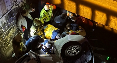 İstanbul'da otomobil viyadükten düştü