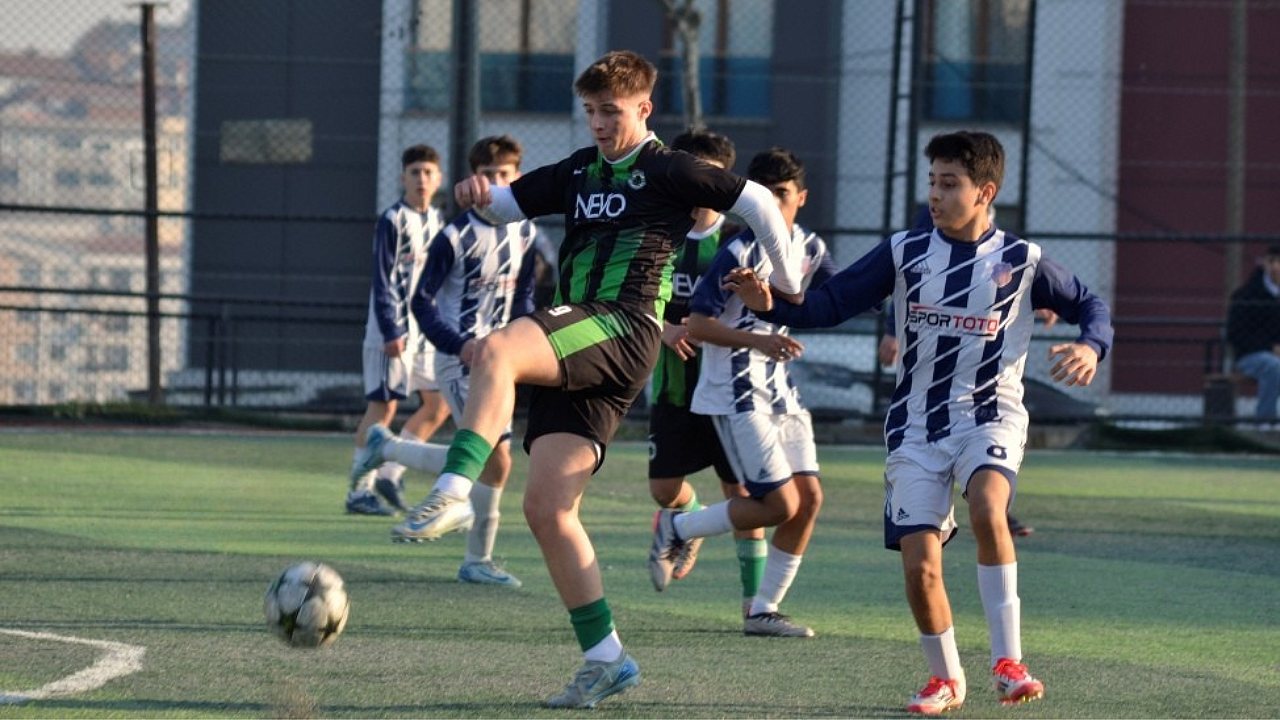 Alibeyköy’ün iki takımı karşı karşıya geldi, kazanan Öz Alibeyköyspor
