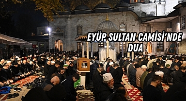 Eyüp Sultan Camisi'nde üç ayların başlaması dolayısıyla dua edildi