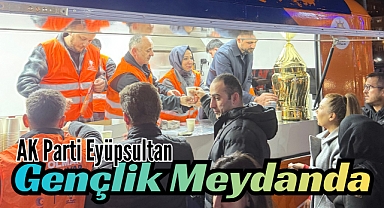 AK Parti Eyüpsultan Gençlik Kolları Teravih Sonrası İkramda Bulundu
