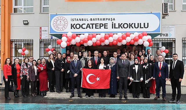 Bayrampaşa'da ikinci dönem bayrak sevgisiyle başladı