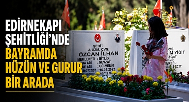 Edirnekapı Şehitliği'nde bayramda hüzün ve gurur bir arada