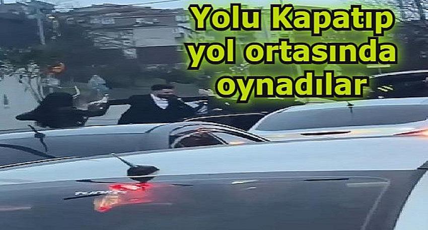 Otomobillerinden indiler, yolun ortasında oynamaya başladılar | Eyüpsultan Haber