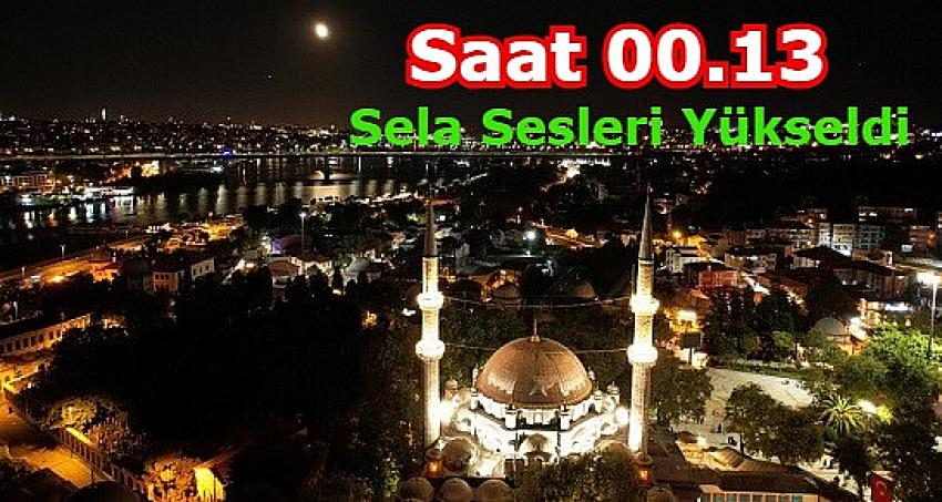 Saat 00.13 Eyüpsultan Cami ve Çamlıca Camii'nden sela sesleri yükseldi | Eyüpsultan Haber