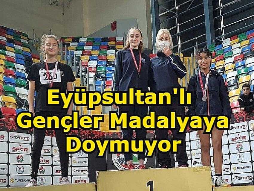 Eyüpsultanlı gençler başarıdan başarıya koşuyor | Eyüpsultan Haber